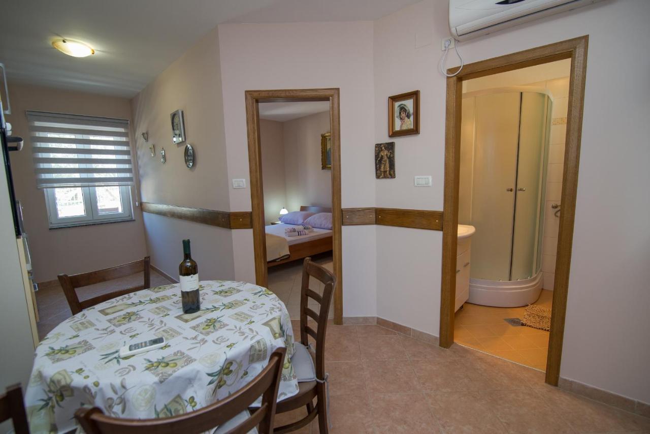 Apartments With A Parking Space Punta Kriza, Cres - 8082 Exterior foto
